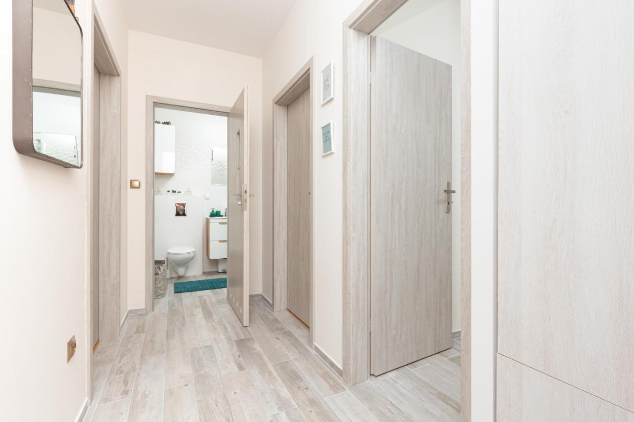 City Center Apartment Elektoralna By Noclegi Renters Варшава Екстер'єр фото
