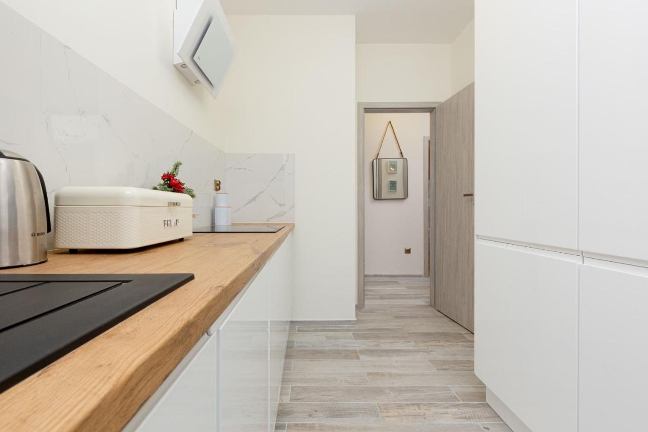 City Center Apartment Elektoralna By Noclegi Renters Варшава Екстер'єр фото