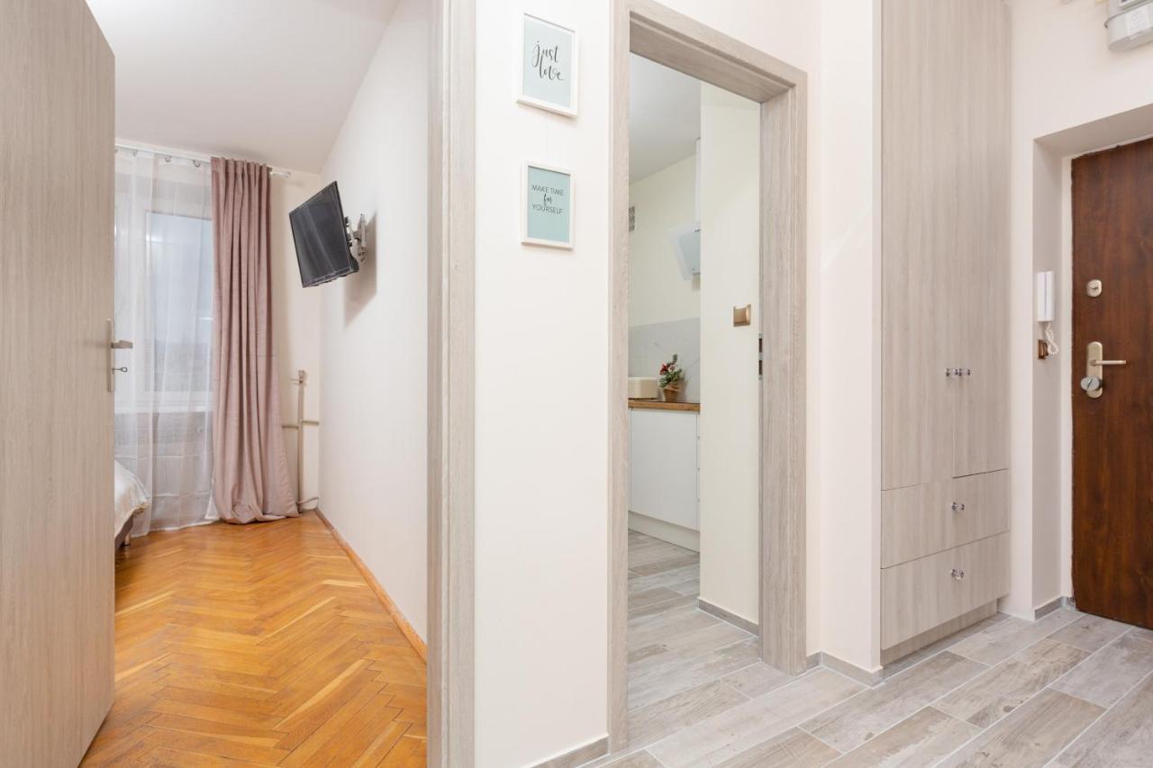 City Center Apartment Elektoralna By Noclegi Renters Варшава Екстер'єр фото